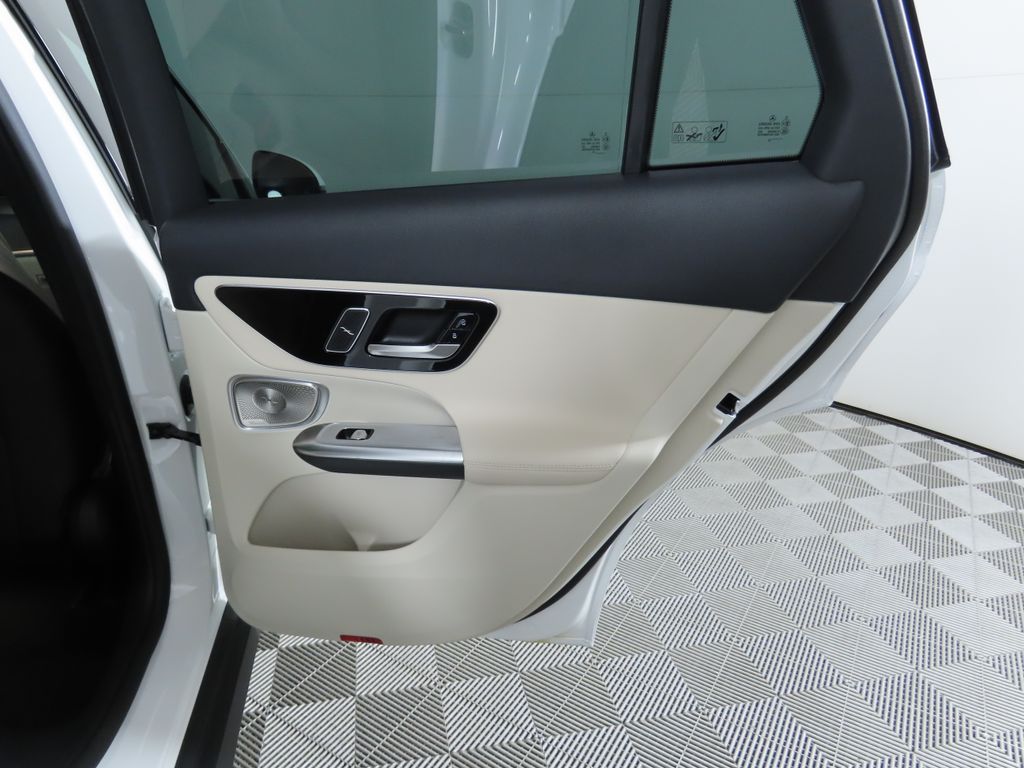 2025 Mercedes-Benz GLC 300 28
