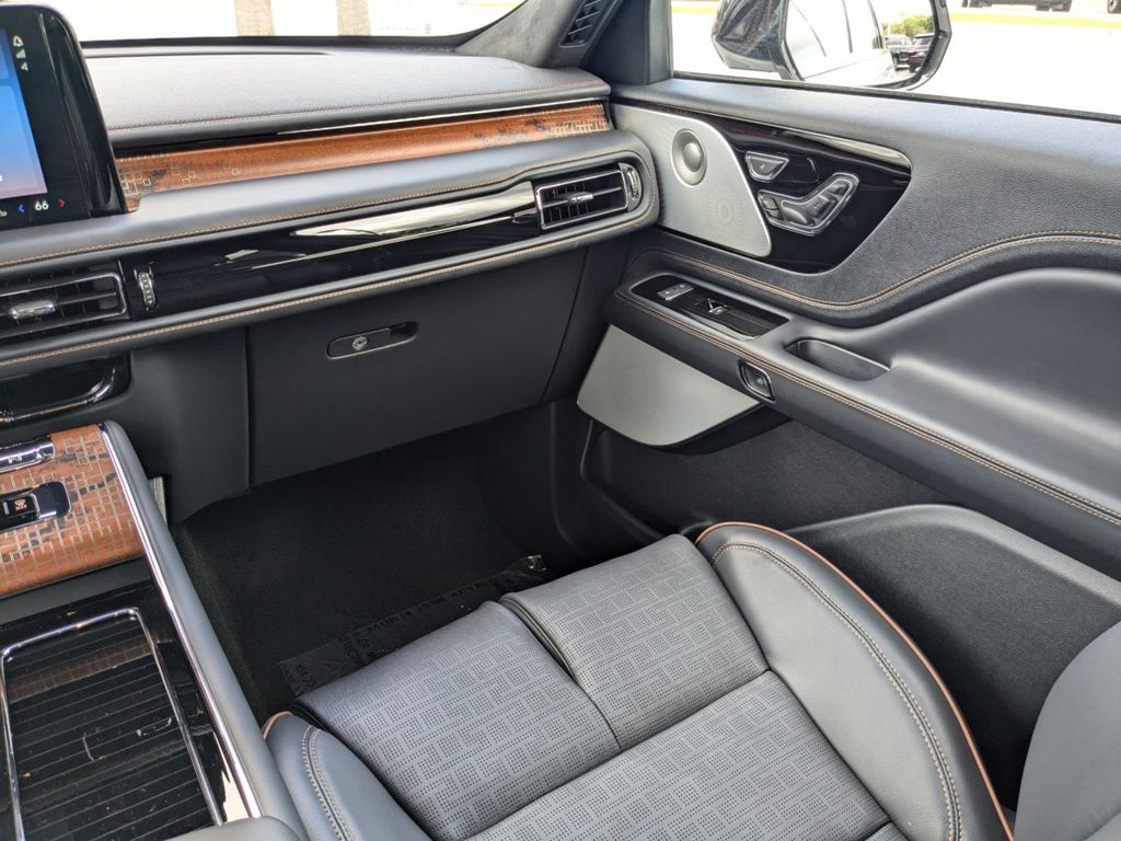 2025 Lincoln Aviator Black Label