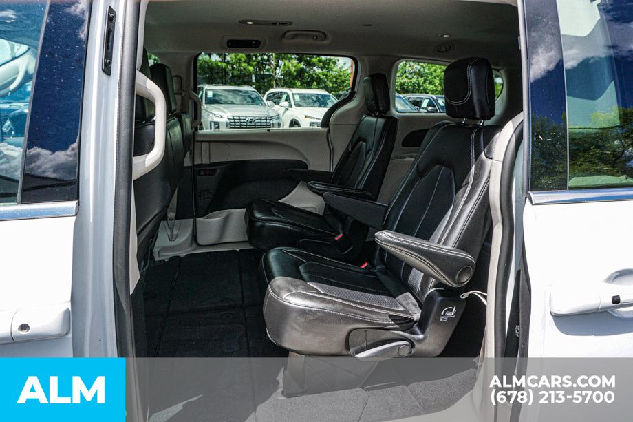 2024 Chrysler Pacifica Touring L photo 18