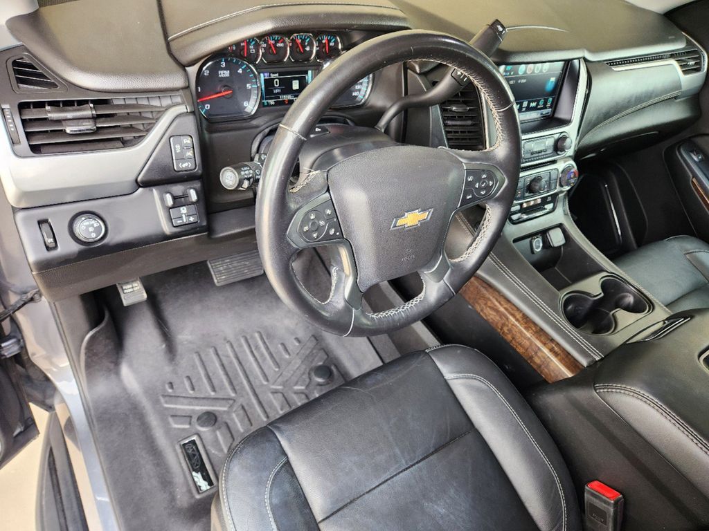 2019 Chevrolet Suburban LT 2