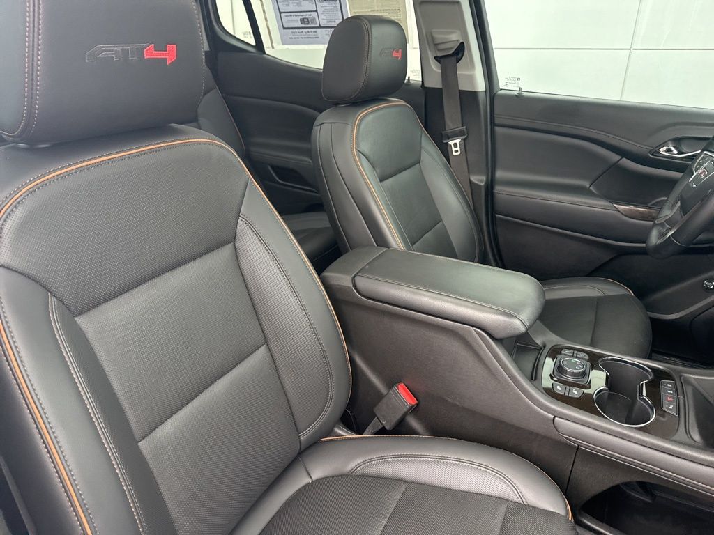 2023 GMC Acadia AWD AT4