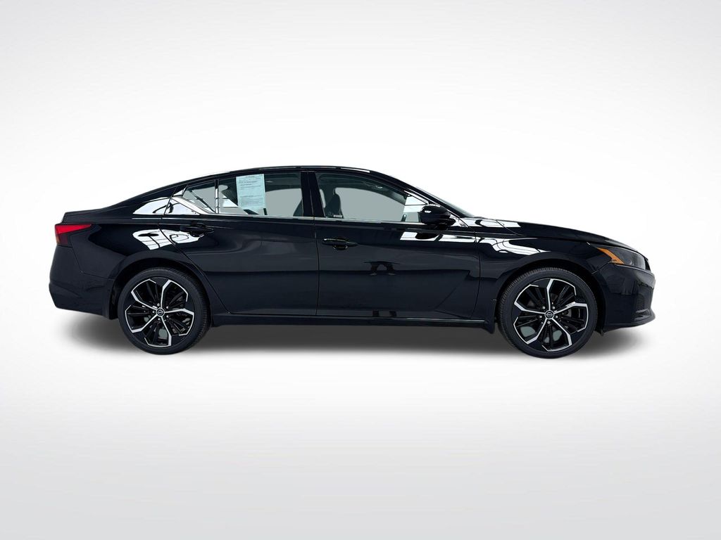 Used 2025 Nissan Altima Sedan