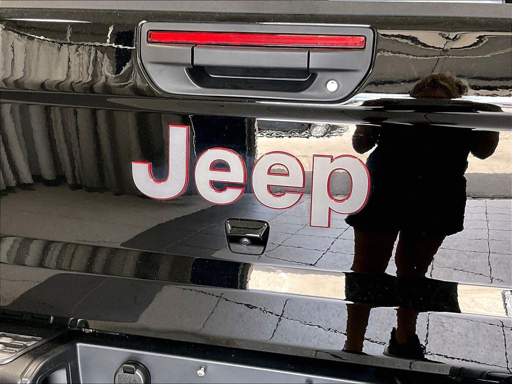 2026 Jeep Gladiator — photo 26