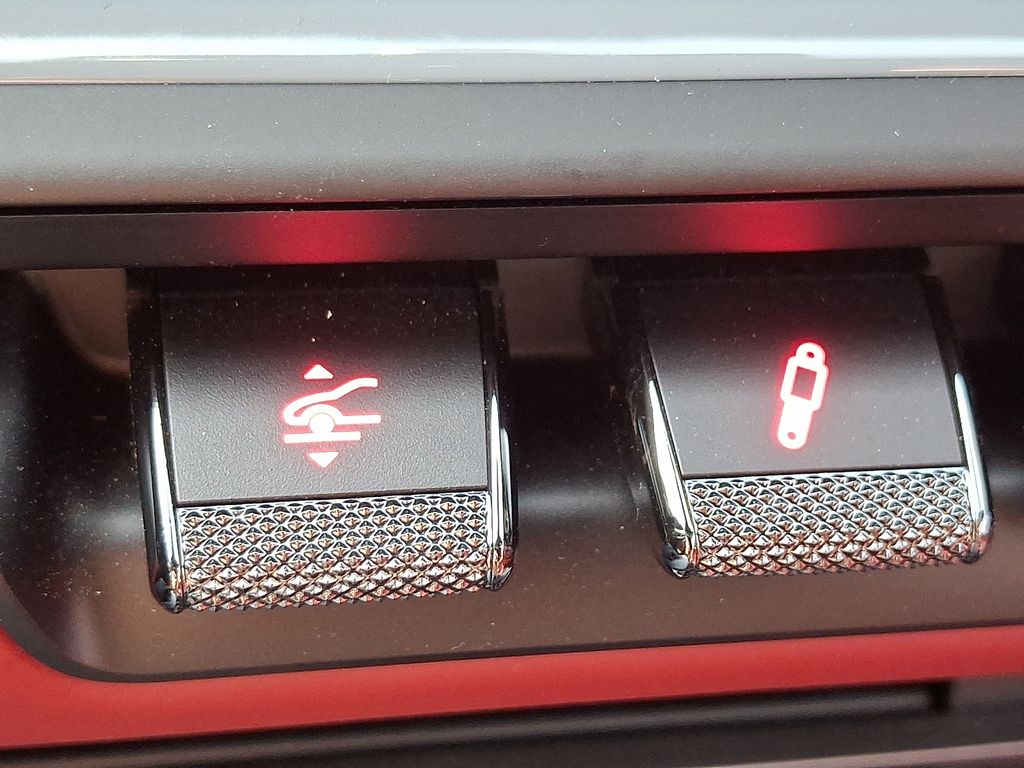 Thumbnail: 2023 Porsche 911 - 22