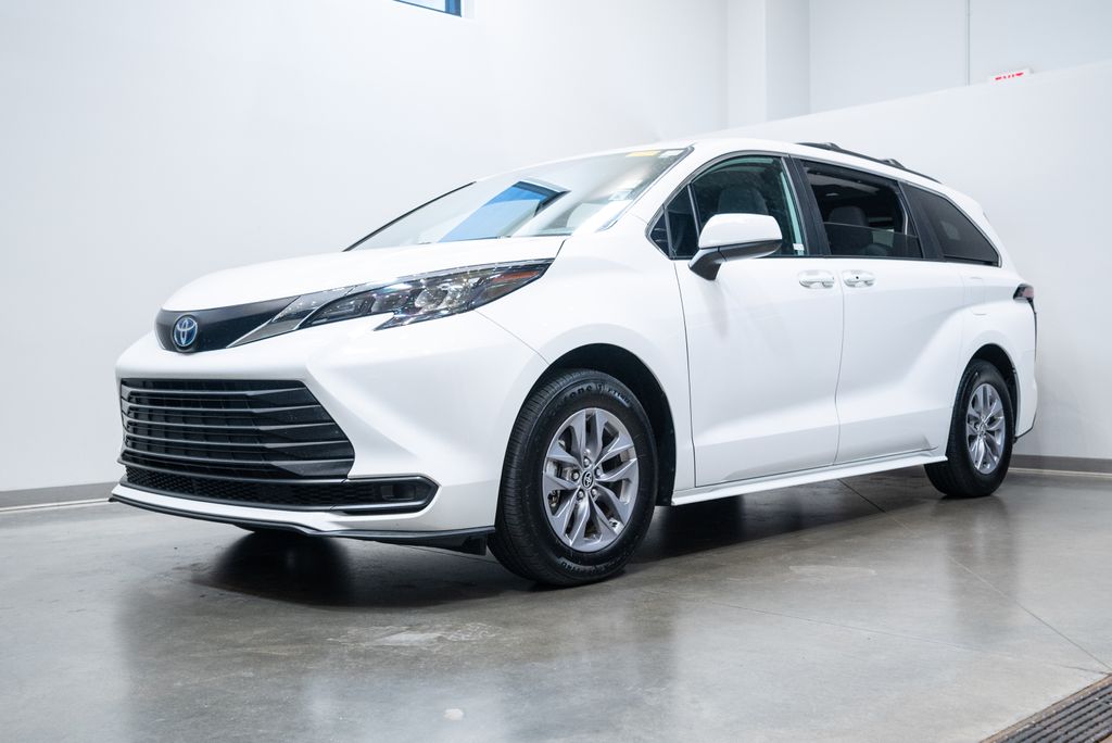 View vehicle photo 2