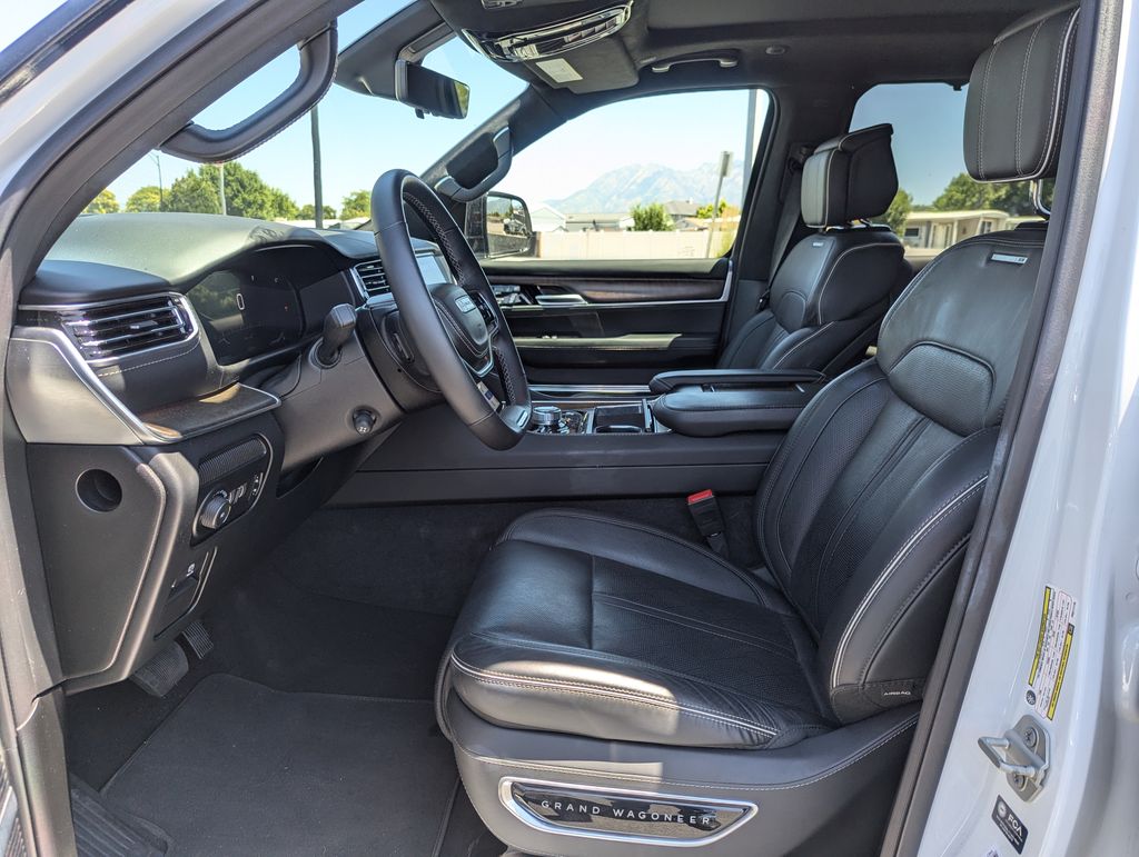 2023 Jeep Grand Wagoneer Series II 24