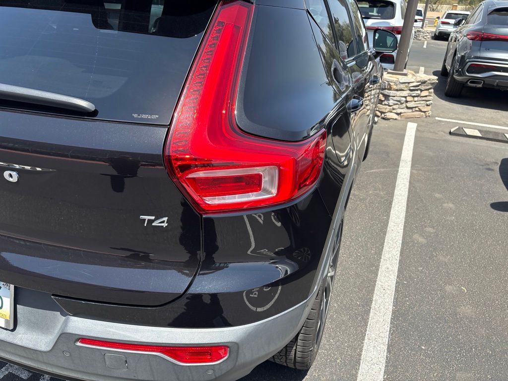 Thumbnail: 2021 Volvo XC40 - 5