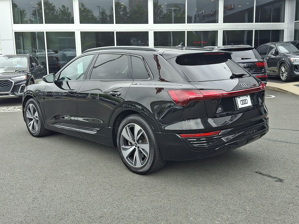 Thumbnail: 2024 Audi Q8 e-tron - 6