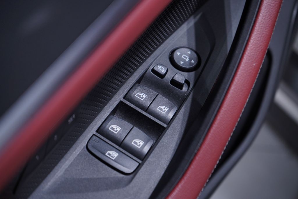 Thumbnail: 2023 BMW i4 - 17