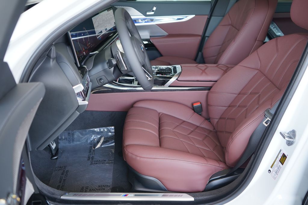 Thumbnail: 2025 BMW 7 Series - 10