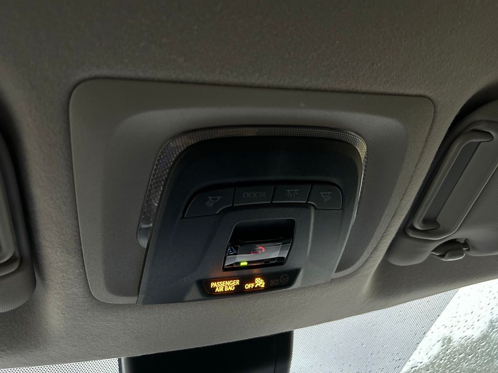 Thumbnail: 2022 Toyota Corolla Cross - 28