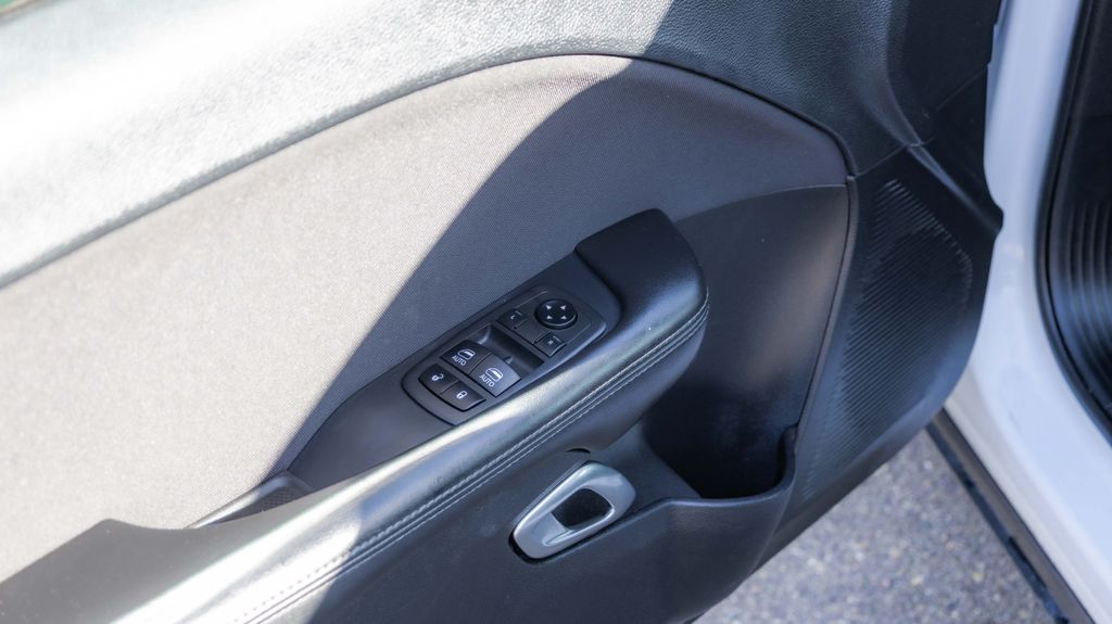 Used 2019 Dodge Challenger SXT 2D Coupe