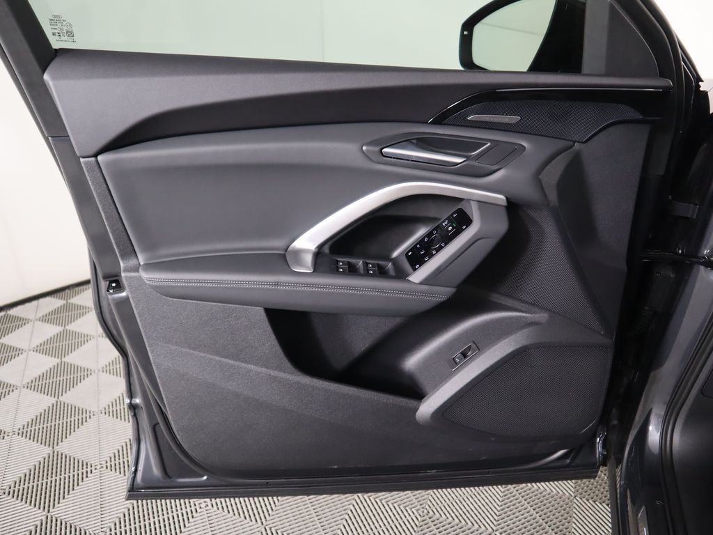 Thumbnail: 2025 Audi Q5 - 26