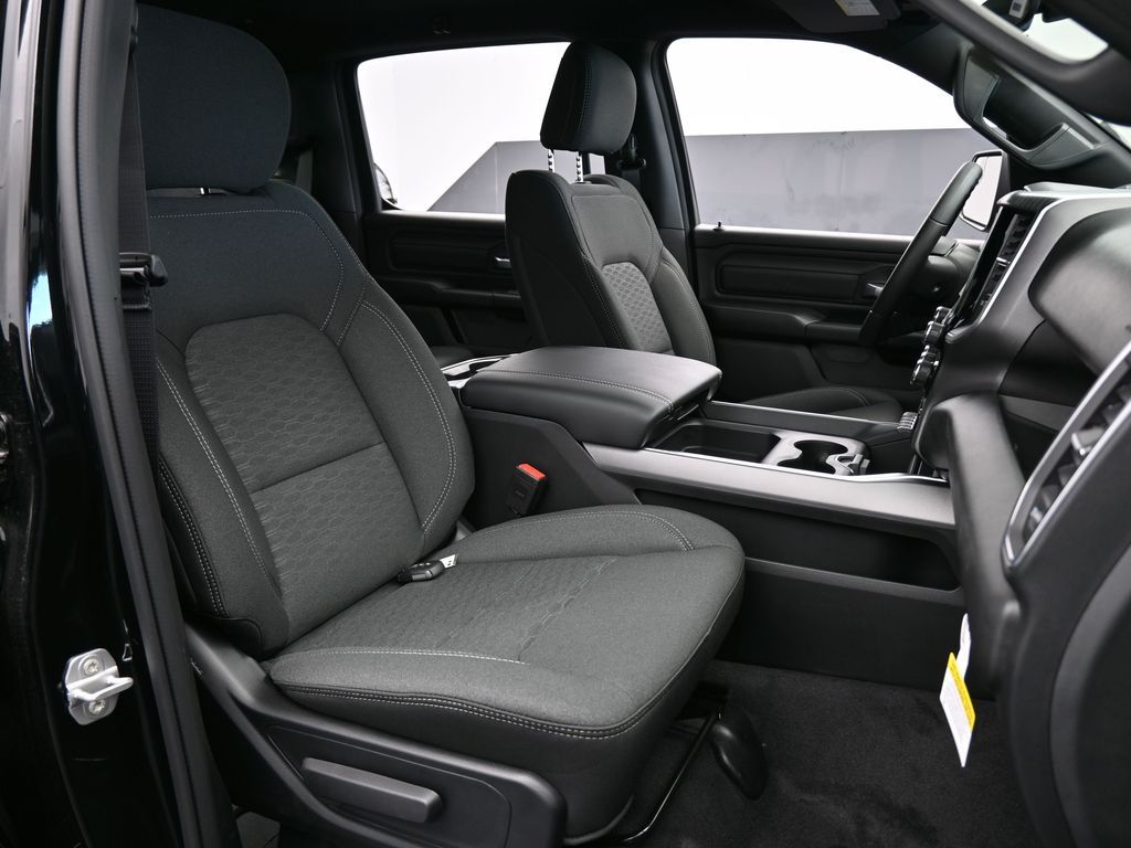 New 2026 Diamond Black Crystal Pearlcoat Ram Express image 40