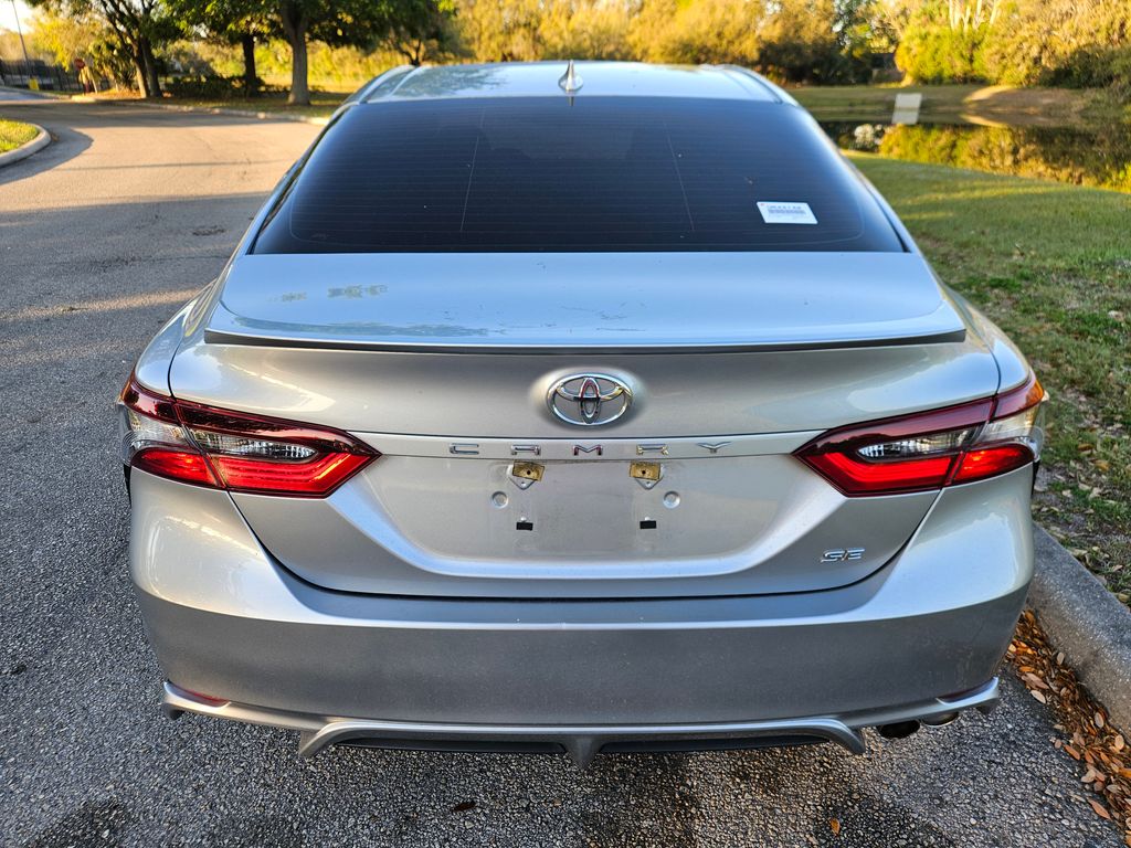 2022 Toyota Camry SE 4