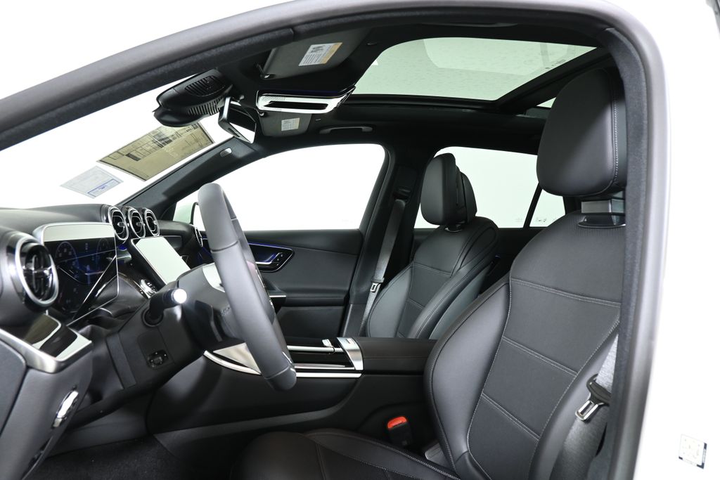 2025 Mercedes-Benz GLC 300 13