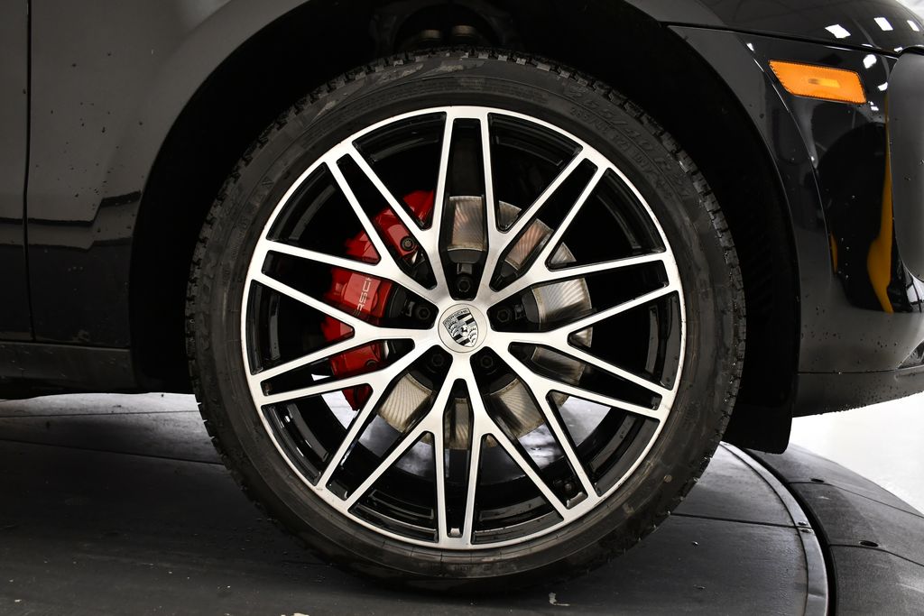 Thumbnail: 2023 Porsche Macan - 18