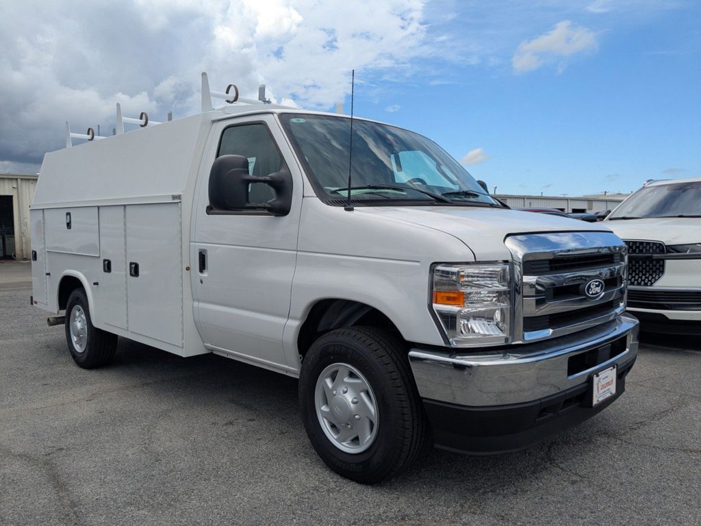 2026 Ford E-350 Cutaway 