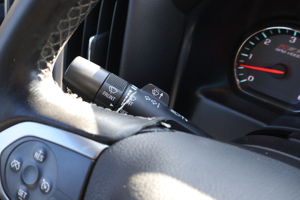 Thumbnail: 2014 Chevrolet Silverado 1500 - 24