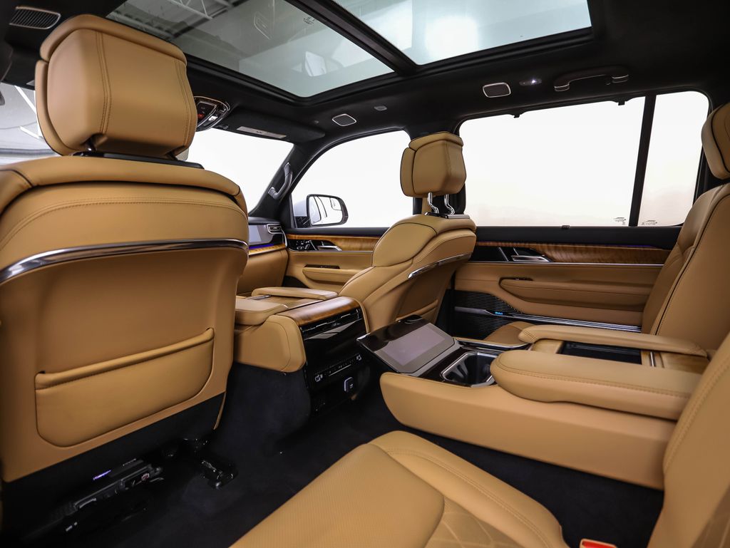 Thumbnail: 2022 Jeep Grand Wagoneer - 21