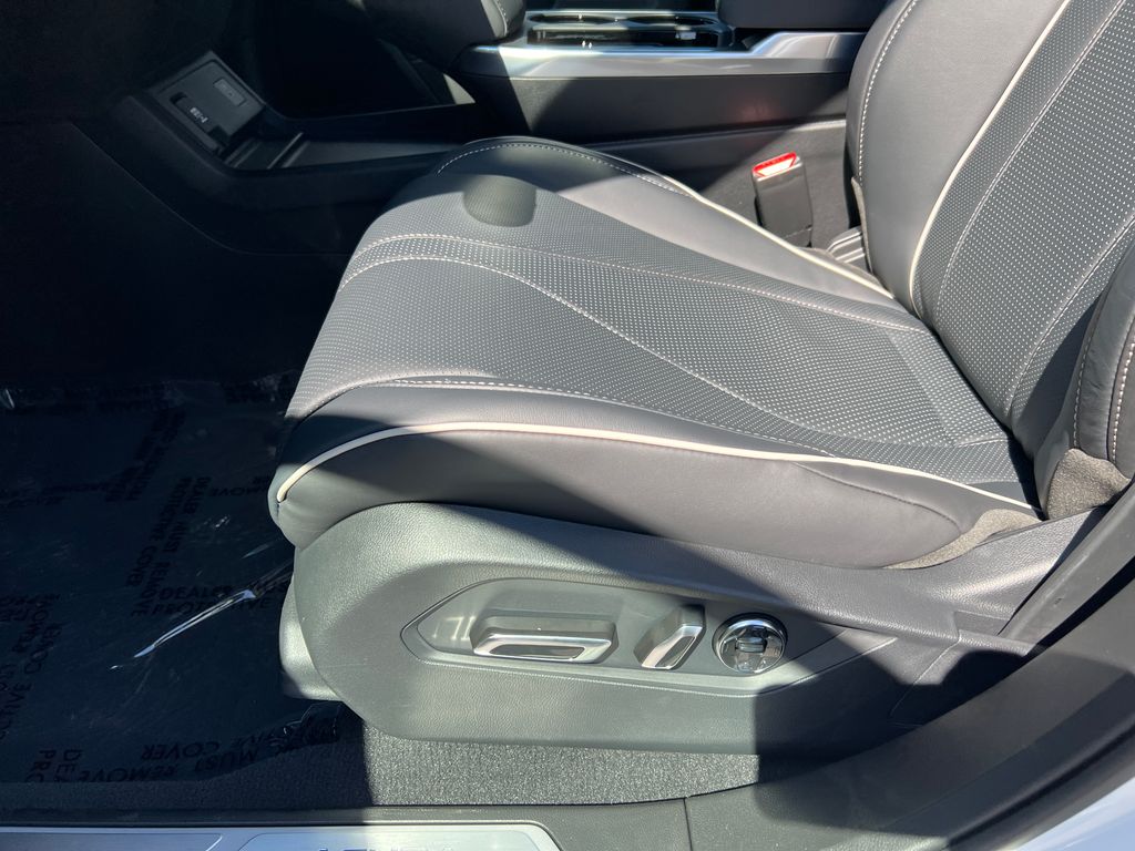 Thumbnail: 2026 Acura RDX - 15