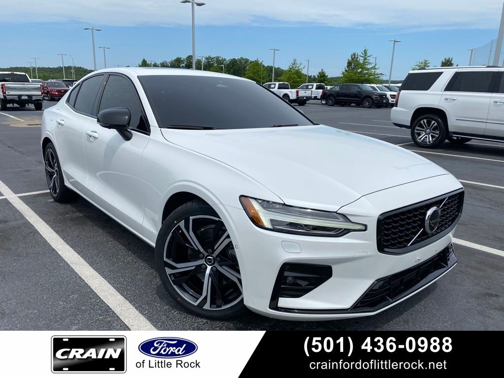 Crystal White Metallic 2024 Volvo S60 B5 Plus Dark Theme FWD Sedan Front-Wheel Drive Automatic