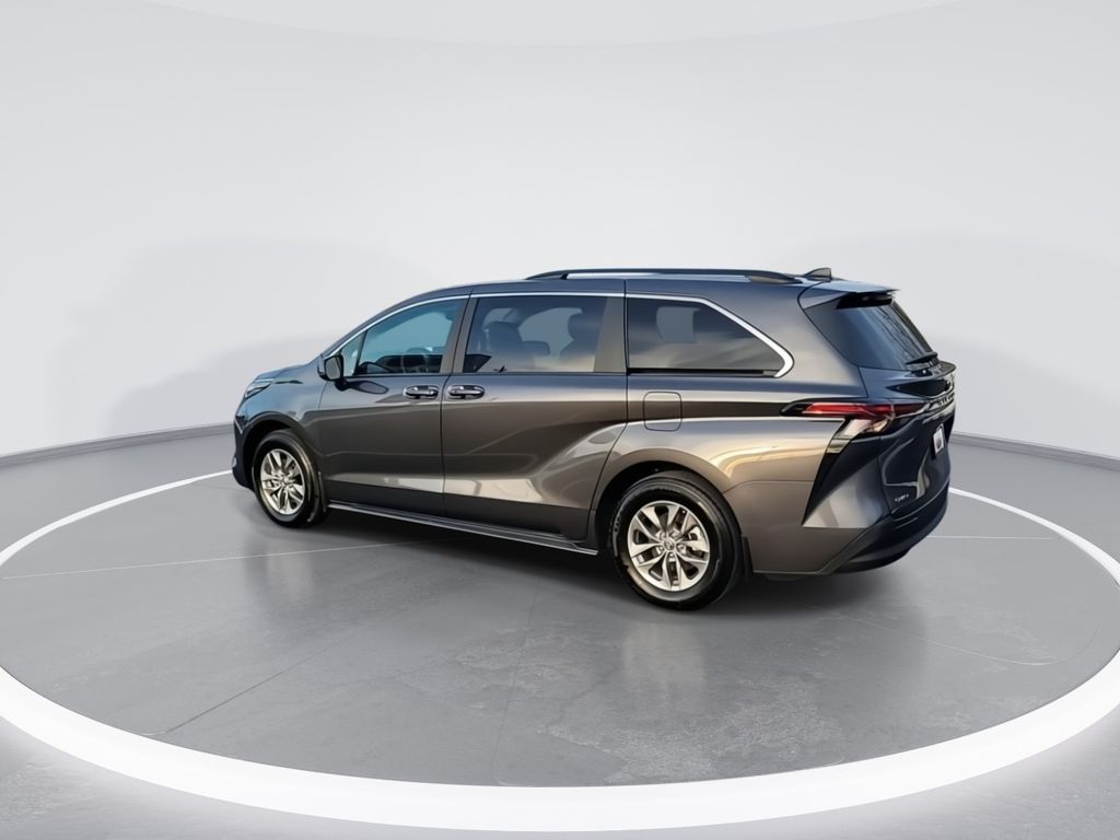 2025 Toyota Sienna LE 6