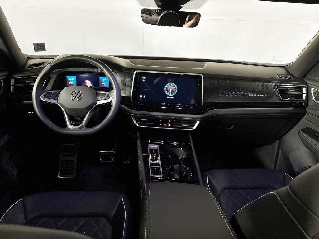 2025 Volkswagen Atlas Cross Sport 2.0T SEL Premium R-Line