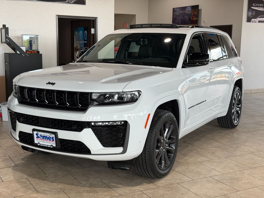 2026 Jeep Grand Cherokee Limited Reserve 4x4's photo