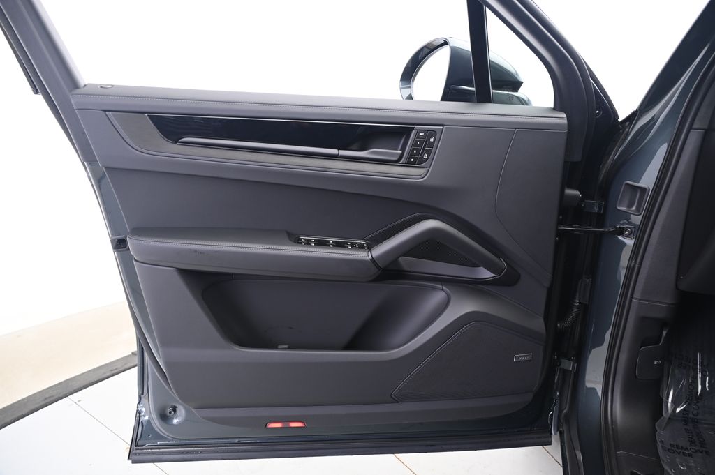 Thumbnail: 2025 Porsche Cayenne - 26