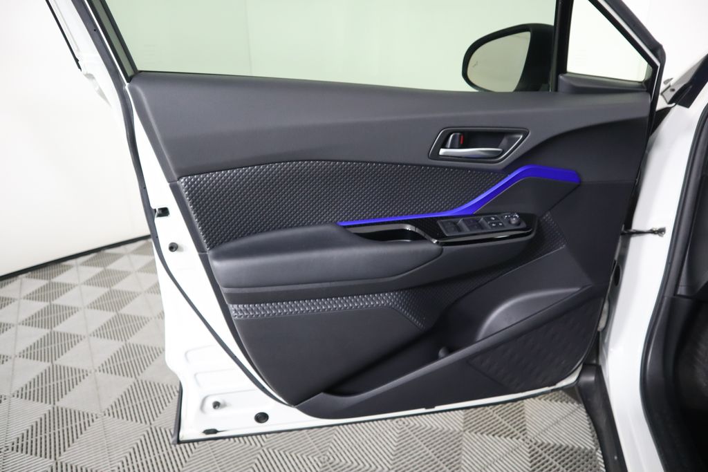 2021 Toyota C-HR LE 24