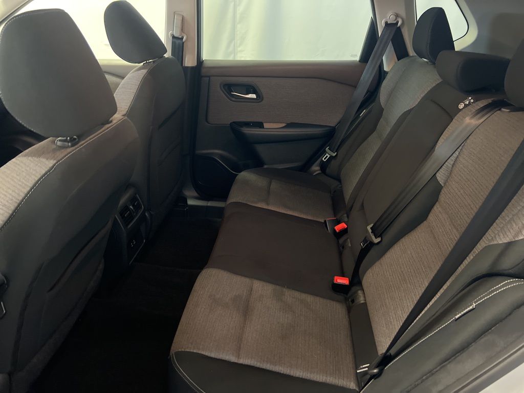 2022 Nissan Rogue SV photo