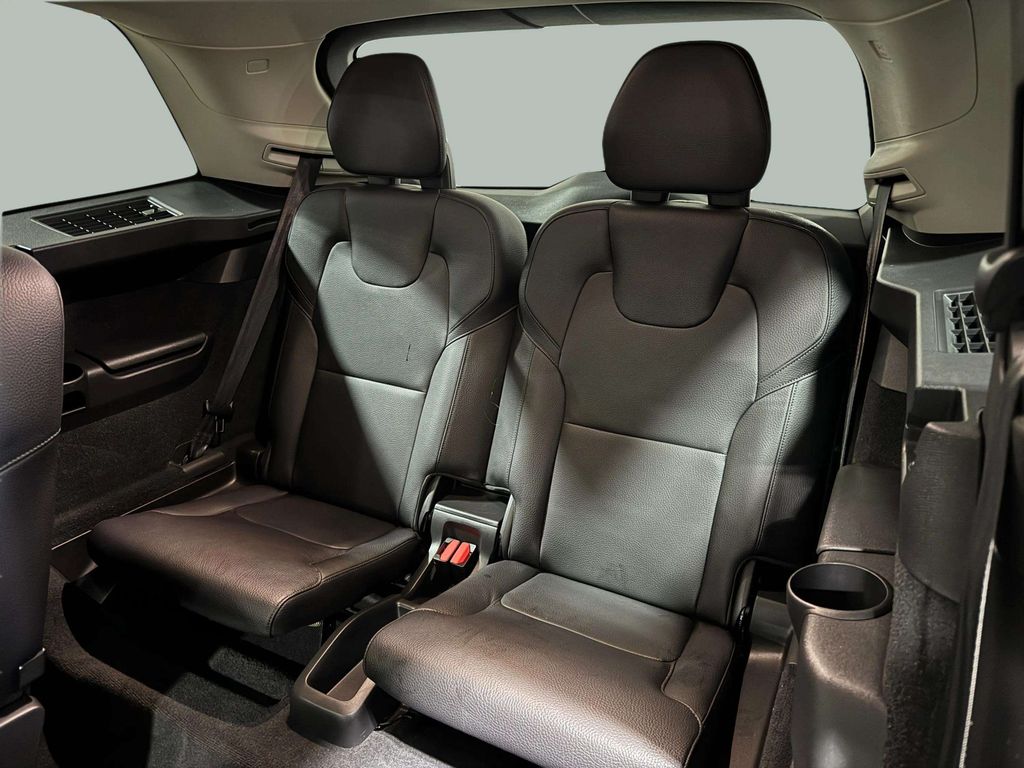 Used 2020 Osmium Gray Metallic Volvo T6 Momentum image 23