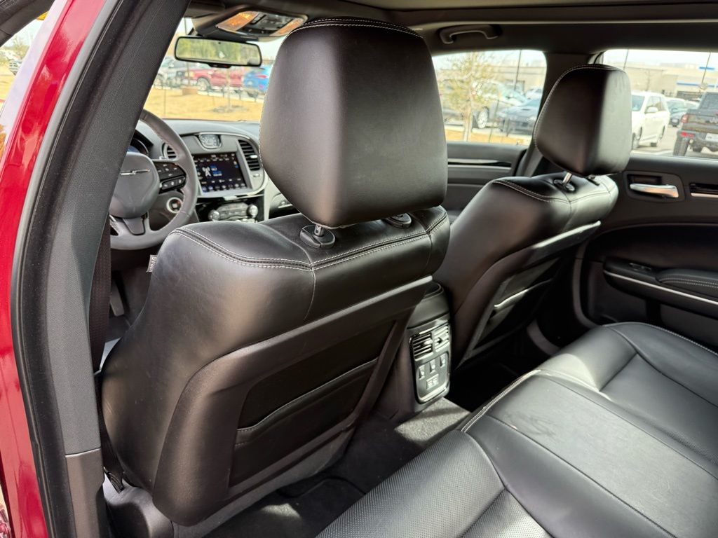 Thumbnail: 2023 Chrysler 300 - 22