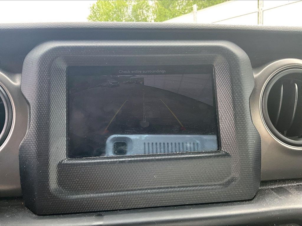 2022 Jeep Wrangler — photo 19