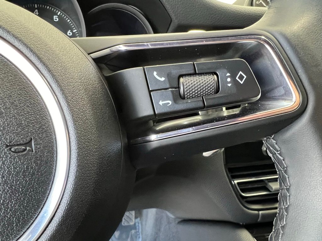 2024 Porsche Macan  8