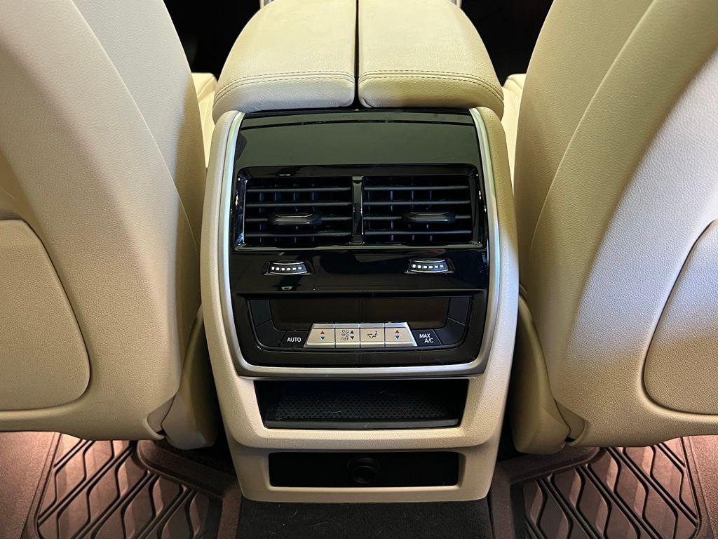 Thumbnail: 2021 BMW X5 - 9