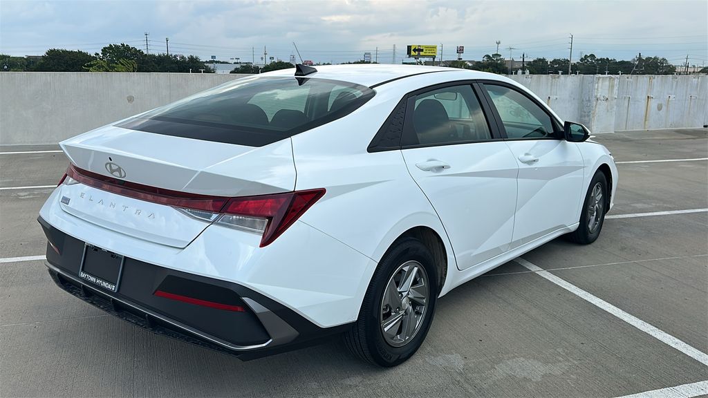 2026 Hyundai Elantra SE - 11