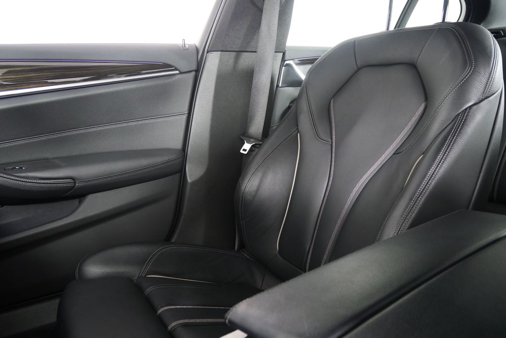 2019 BMW 5 Series 530i 28