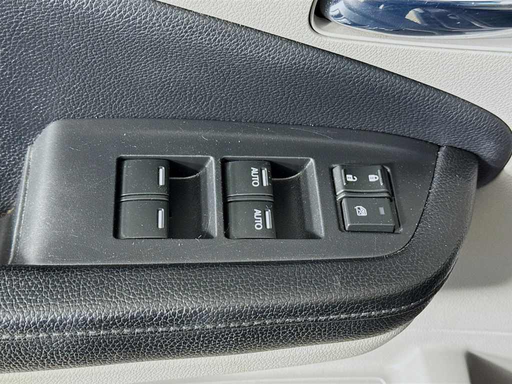 Thumbnail: 2017 Honda Pilot - 17