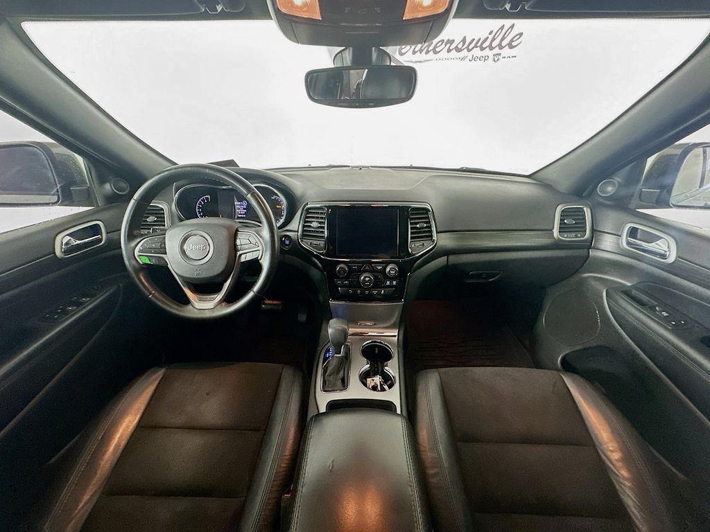 Used 2019 Gray Jeep Altitude image 10