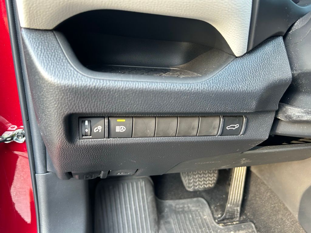 2023 Toyota RAV4 XLE Premium 18