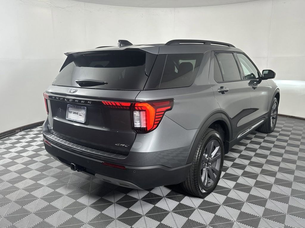 2025 Ford Explorer Active 7