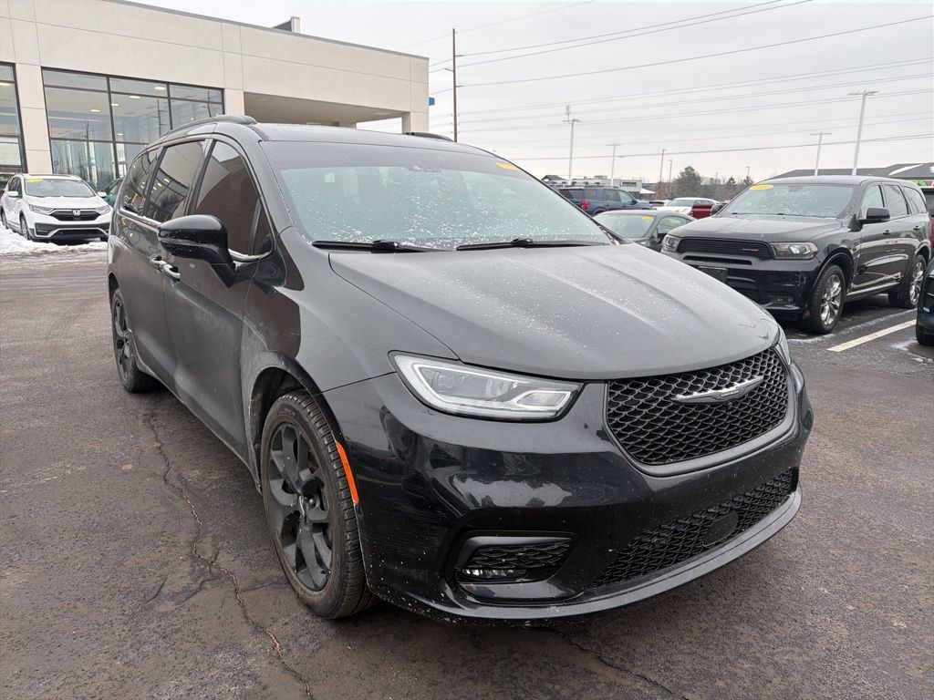 Thumbnail: 2022 Chrysler Pacifica - 4