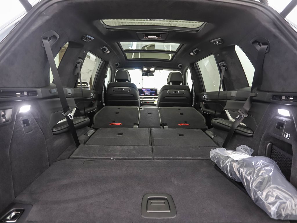 Thumbnail: 2026 BMW X7 - 31