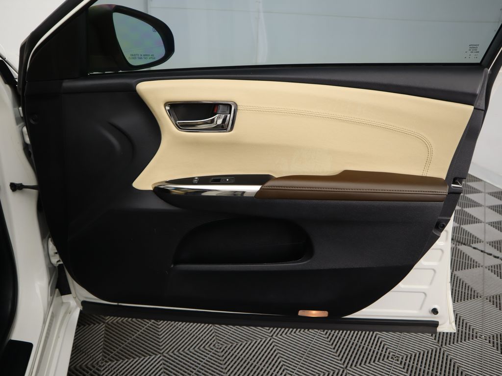 2014 Toyota Avalon XLE 25