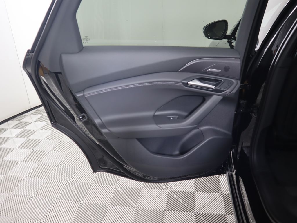 Thumbnail: 2025 Audi e-tron - 28