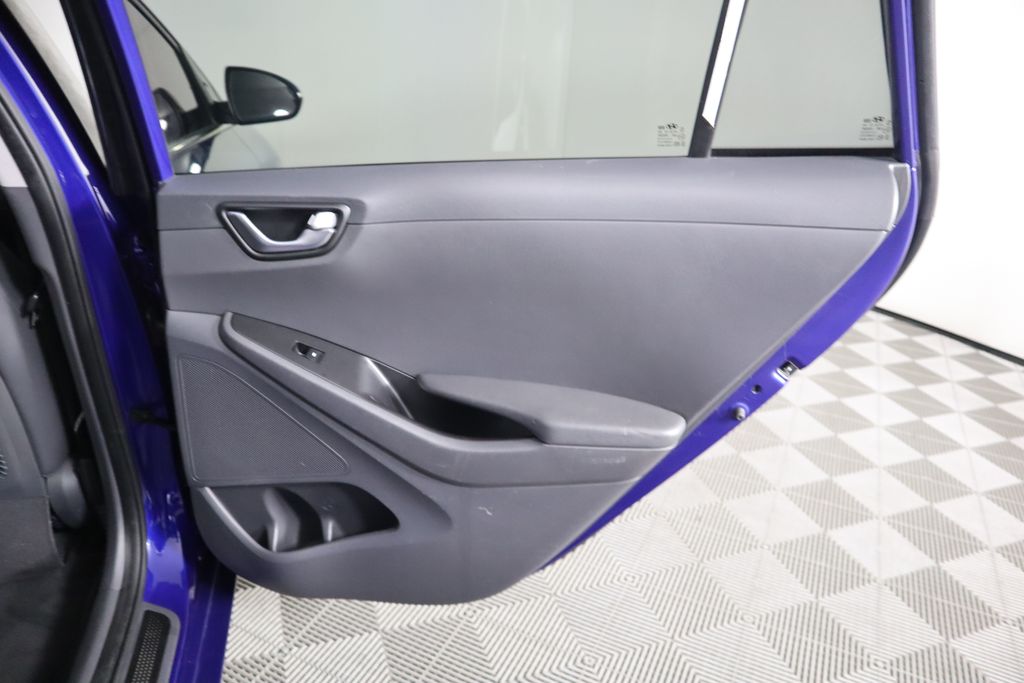2019 Hyundai Ioniq SE 27