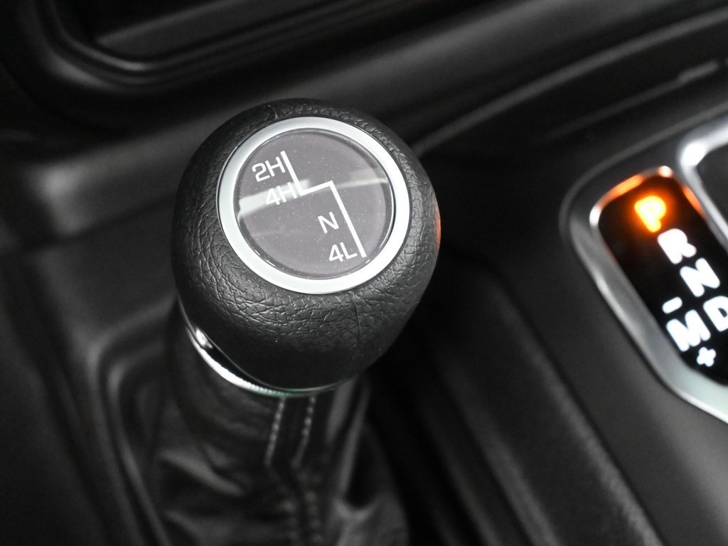 New 2026 Granite Crystal Metallic Clearcoat Jeep Sport image 22