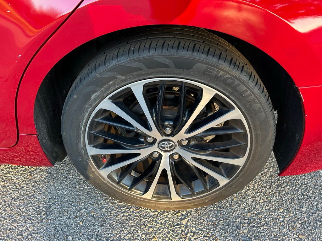 Thumbnail: 2019 Toyota Camry - 9